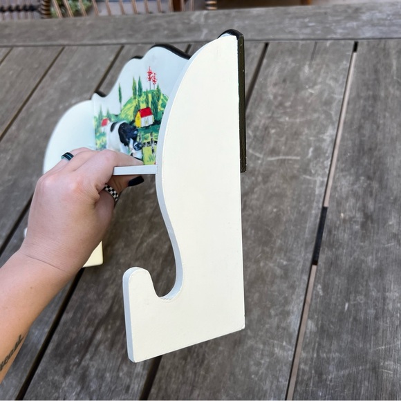 Vintage 3D Cow Farmhouse Themed Wooden Shelf Paper Towel Holder Wall Hanging - Picture 7 of 10